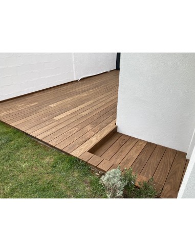 Planches de terrasse en Frêne thermo chauffé - à visser - lisses