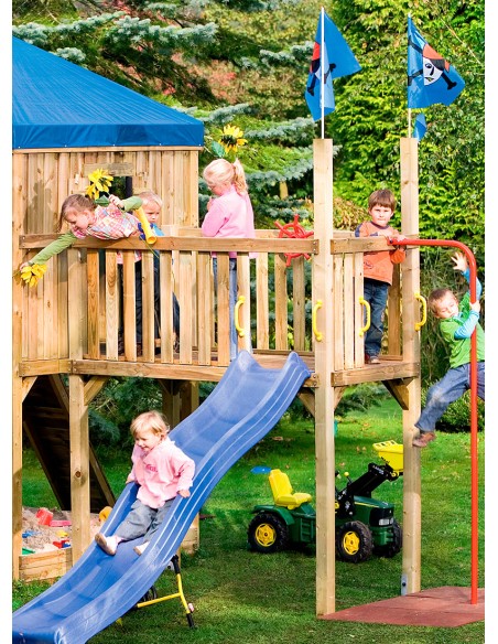 Pont en bois pour relier tour de balançoire