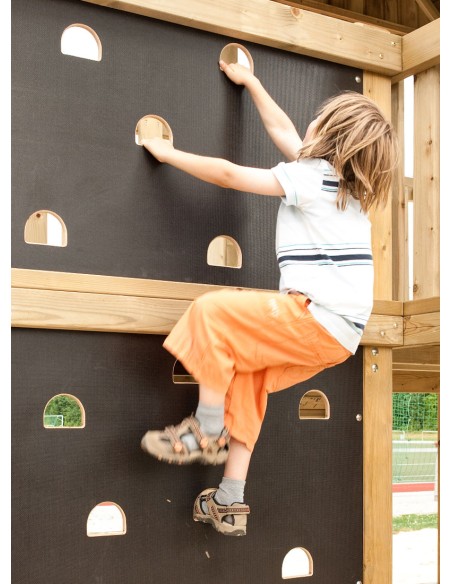 Klimmuur voor lagere toren