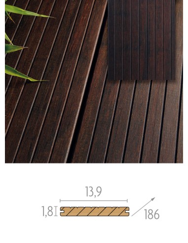 Terrasse en bambou foncé