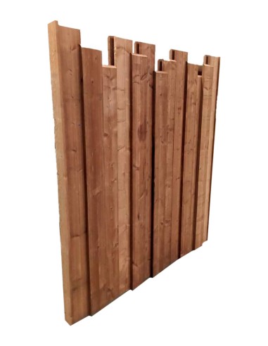 Palissade gemaakt van ruwe houten planken