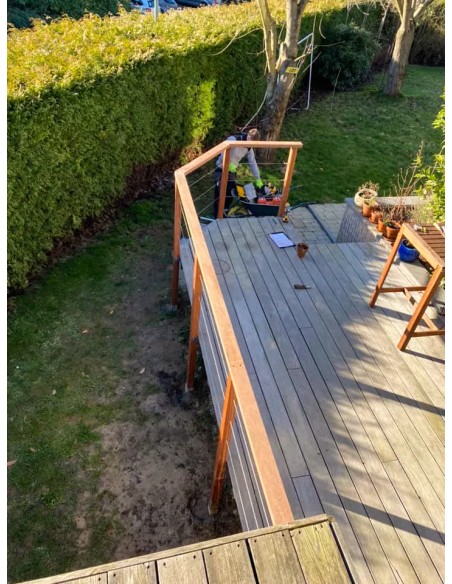 Poteau carré en bois exotique