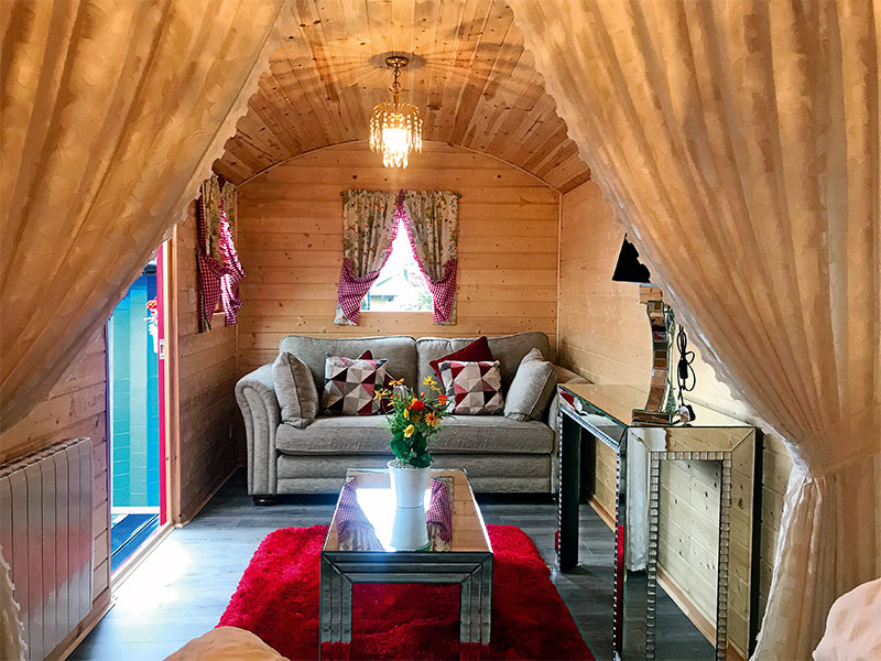 idee voor een gezellig hoekje in een caravan